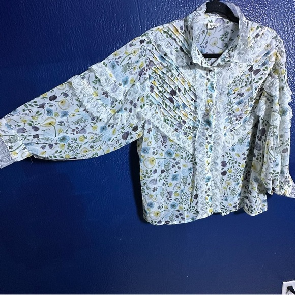 Pol Floral print blouse with lace detailing button-down  relaxed fit floral - Picture 4 of 12